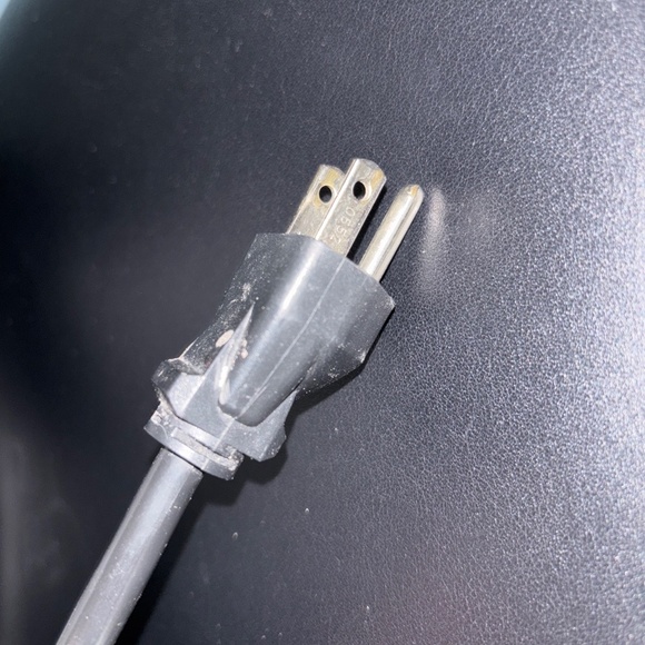 Vita-mix super 5000 with two canisters as shown unit works well no issues - Picture 10 of 11